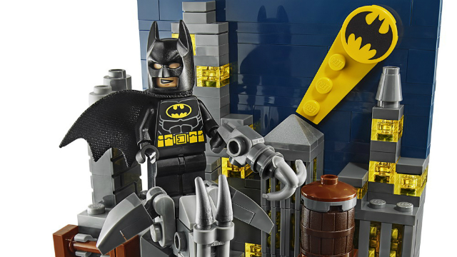 Batman Perches on the Gotham Skyline for LEGO Comic-Con Exclusive
