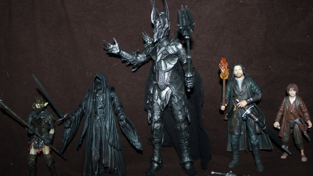 Collecting The Precious – Diamond Select Toys Aragorn, Frodo, and Moria Orc  Review