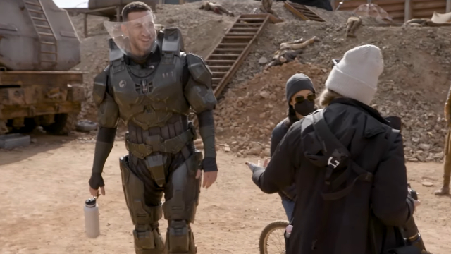 What is Pablo Schreiber's height compared to Halo's Master Chief?