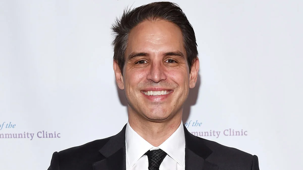 Warner Bros. Reinstates Greg Berlanti, JJ Abrams’ Overall Deals