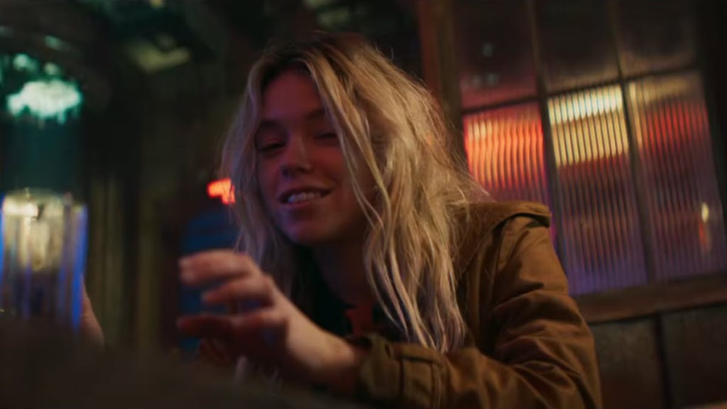 DCU Supergirl Milly Alcock Kara Zor-El in bar