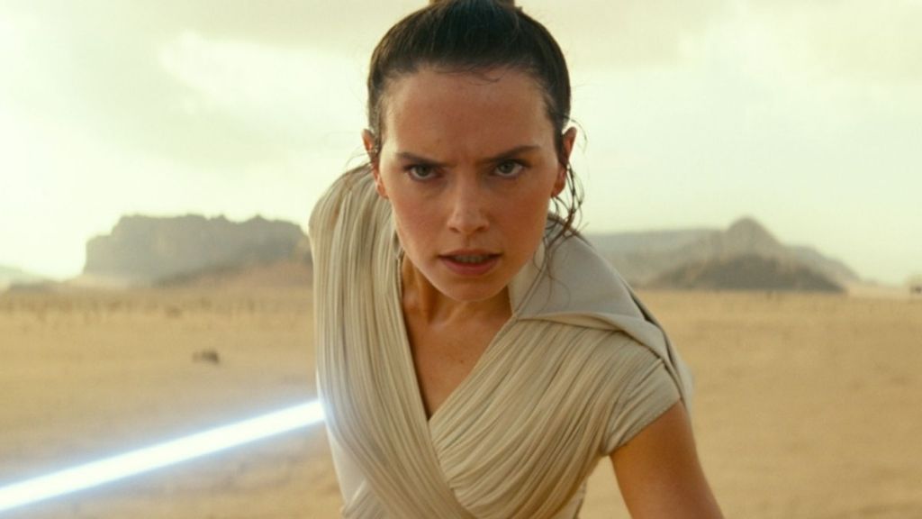 Daisy Ridley Teases Star Wars Return, Talks Ryan Gosling’s Starfighter