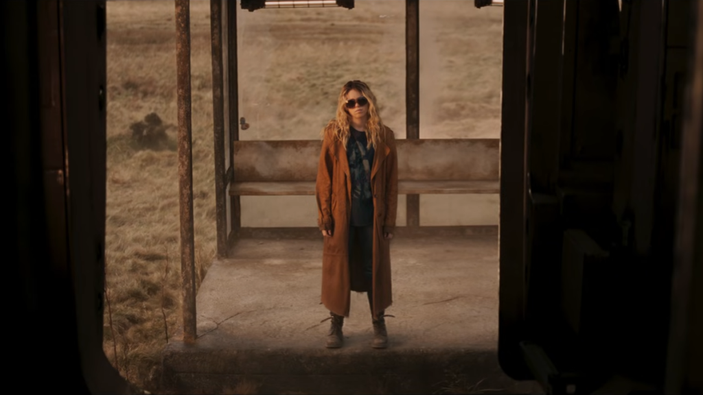 Jason Momoa's 'Perfect' Lobo Earns Praise in Supergirl Trailer