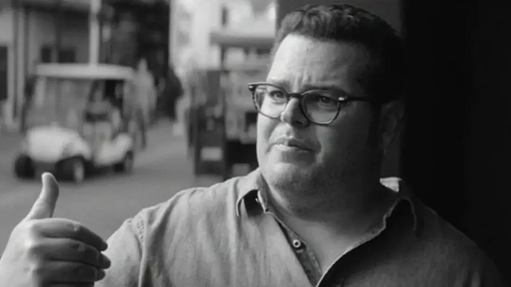 Josh Gad in Wonder Man Season 1