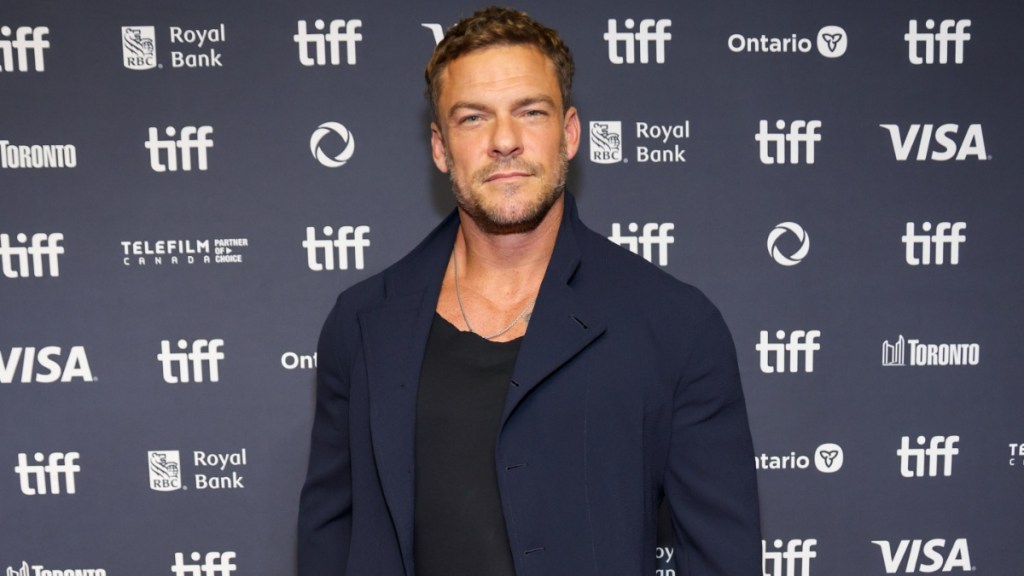 Fans Think Alan Ritchson’s Sci-Fi War Movie Is Predator With a Twist
