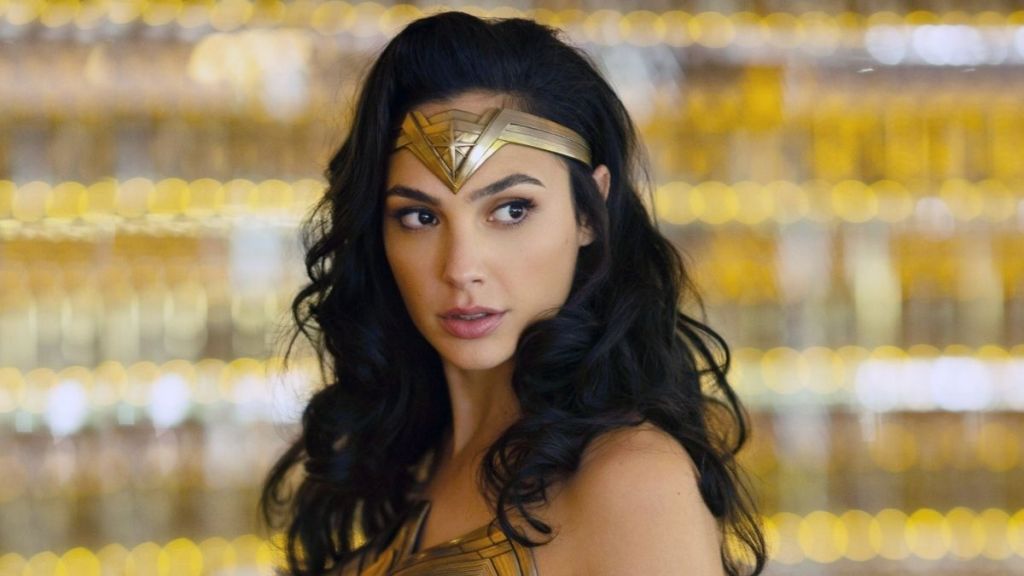 Gal Gadot’s Wonder Woman Goes Into Batman Mode in New Photo
