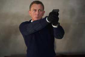 Daniel Craig points a gun in No Time to Die.
