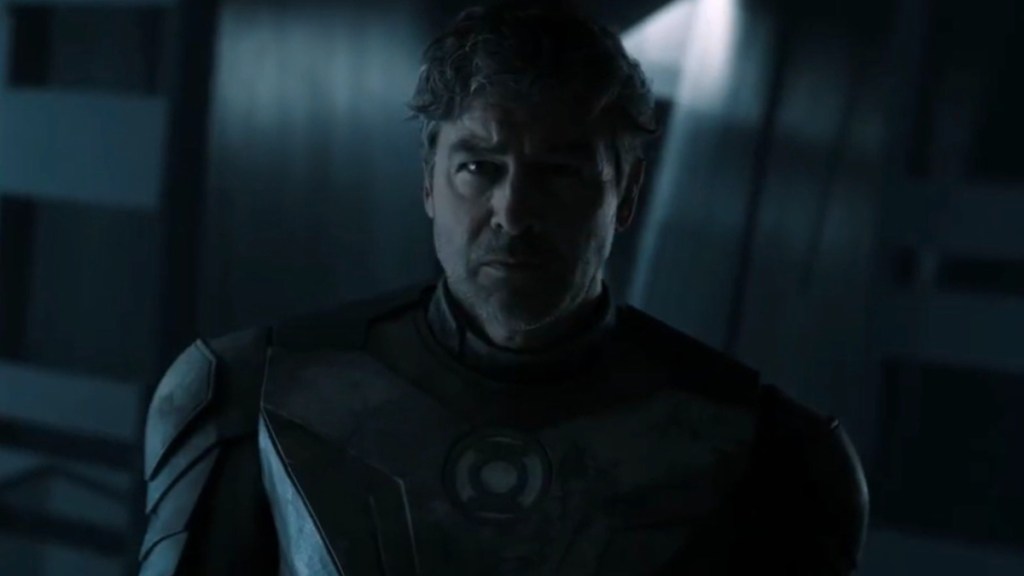 Hal Jordan’s Green Lantern Suit Still Has the Same Reactions & Complaints