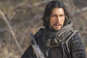 Adam Driver holds a weapon in 65.