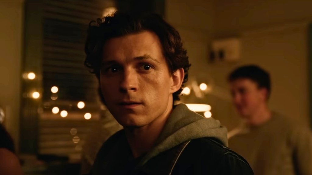 Tom Holland Recalls Improvising Spider-Man's Most Emotional Avengers Scene