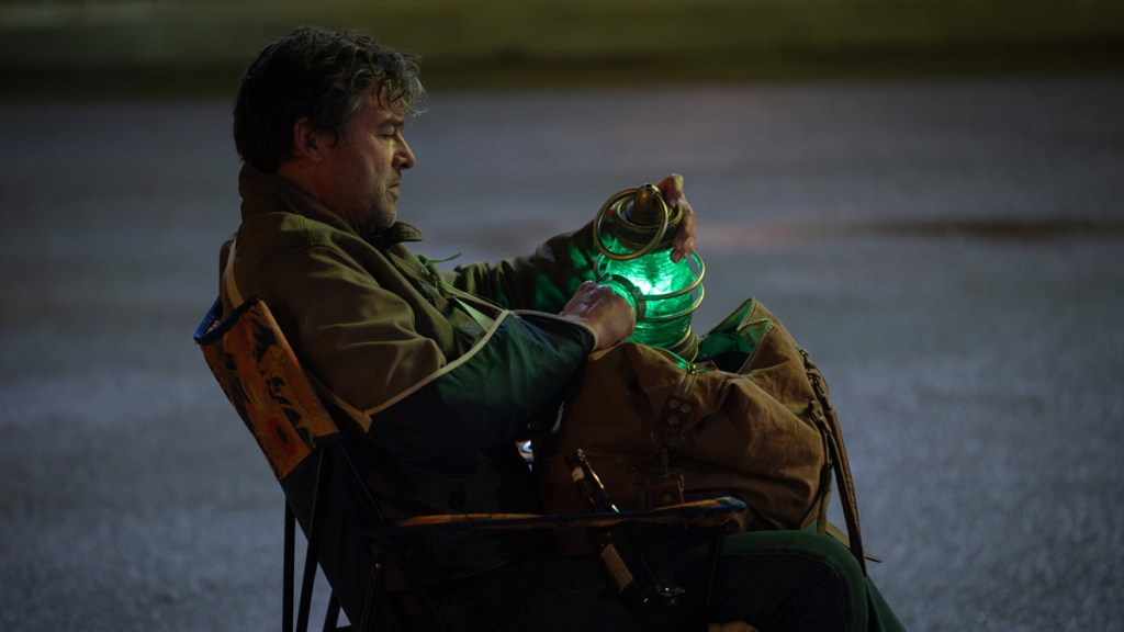 Kyle Chandler as Hal Jordan in Lanterns Season 1 Episode 2