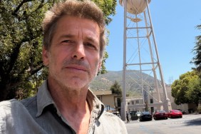 Zack Snyder Is Hanging Out at WB & Justice League Fans Have 1 Thing To Say