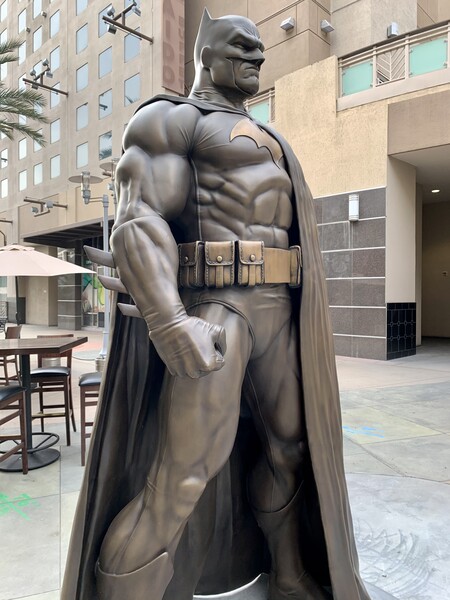 Batman Statue 01