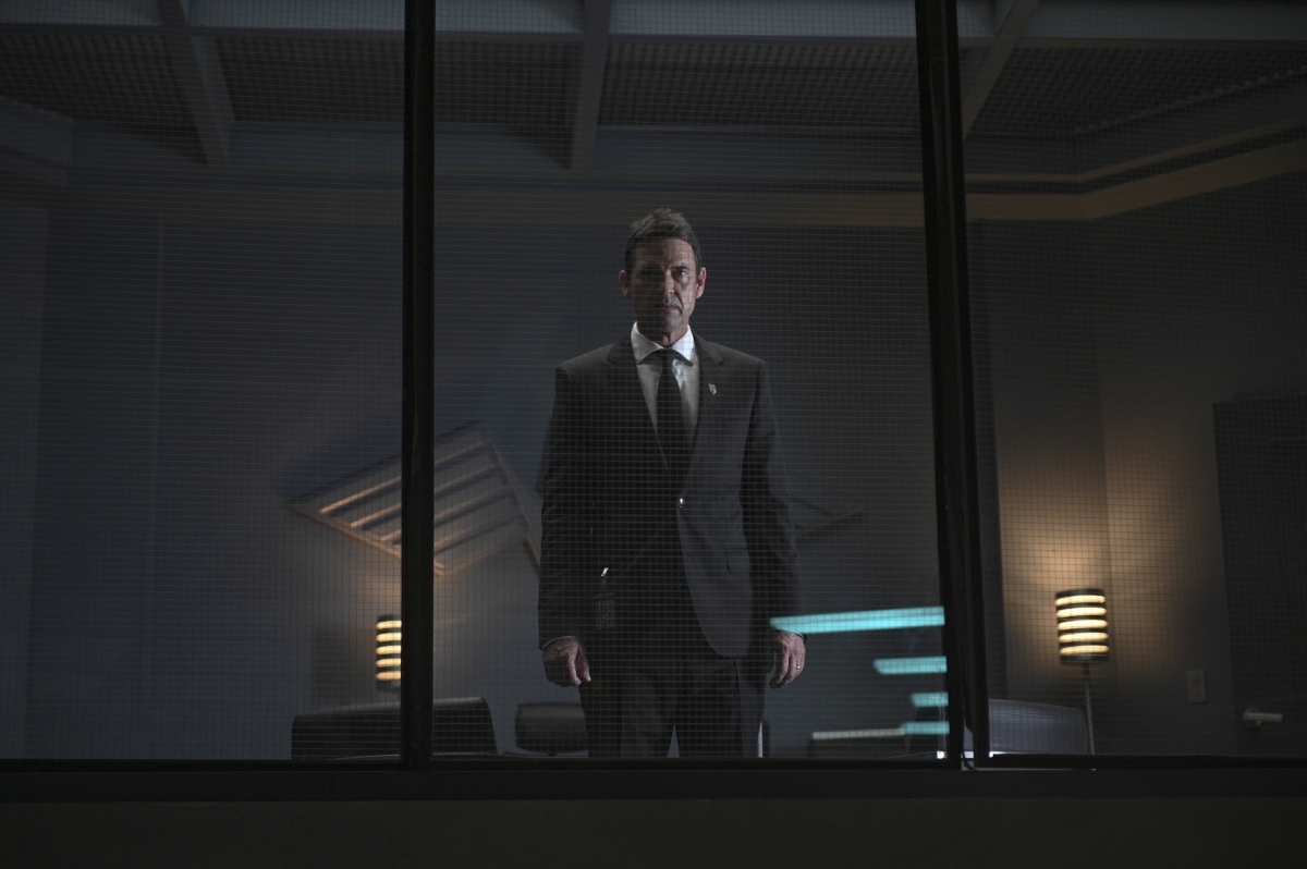 Batwoman --"The Rabbit Hole" -- Image Number: BWN102c_0179.jpg -- Pictured: Dougray Scott as Jacob Kane -- Photo: Sergei Bachlakov/The CW -- Â© 2019 The CW Network, LLC. All Rights Reserved.