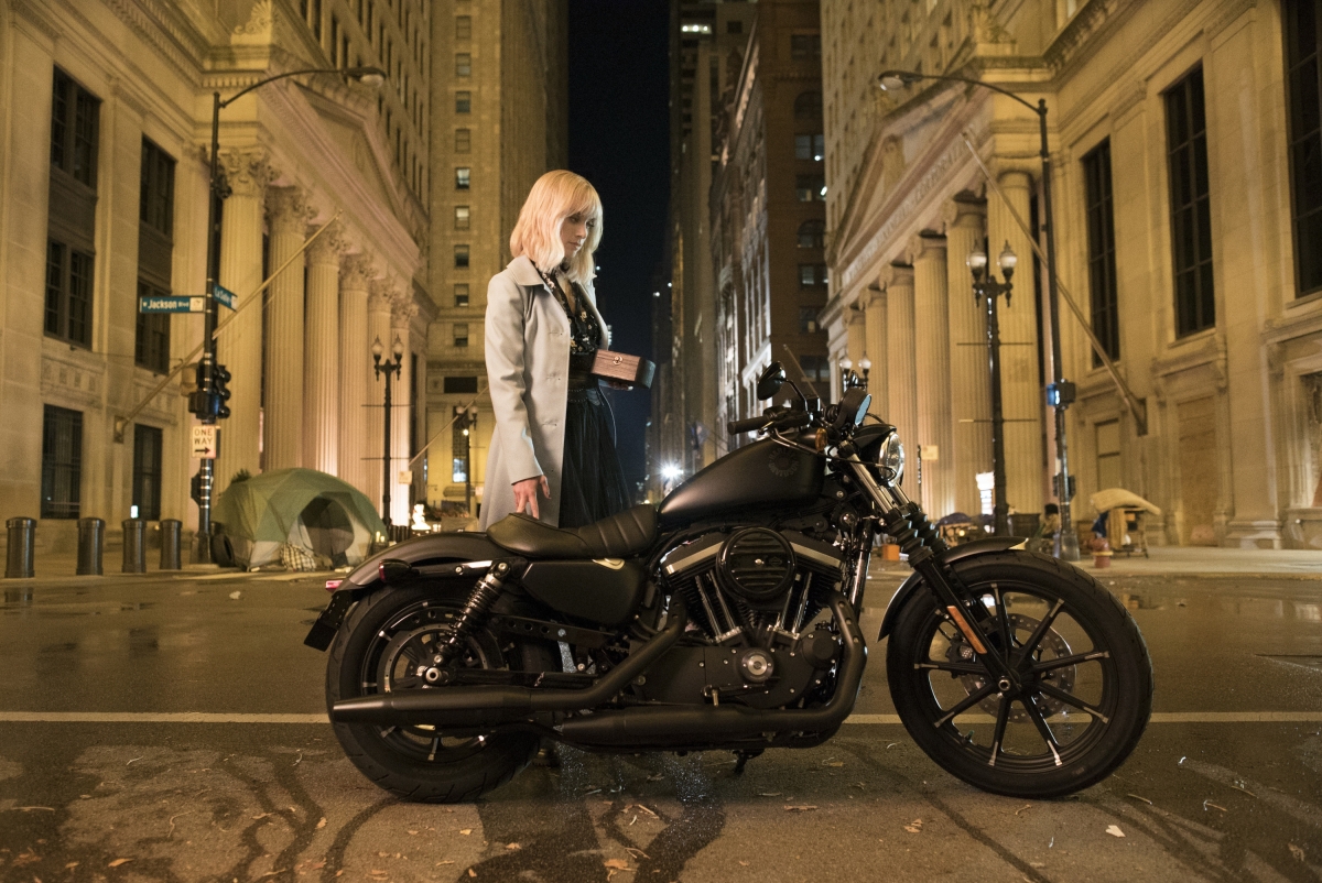 Batwoman --"The Rabbit Hole" -- Image Number: BWN102d_0008.jpg -- Pictured: Rachel Skarsten as Alice -- Photo: Jeffery Garland/The CW -- Â© 2019 The CW Network, LLC. All Rights Reserved.
