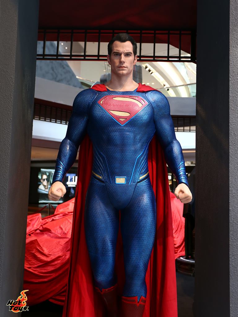 Batman v Superman Hot Toys Display