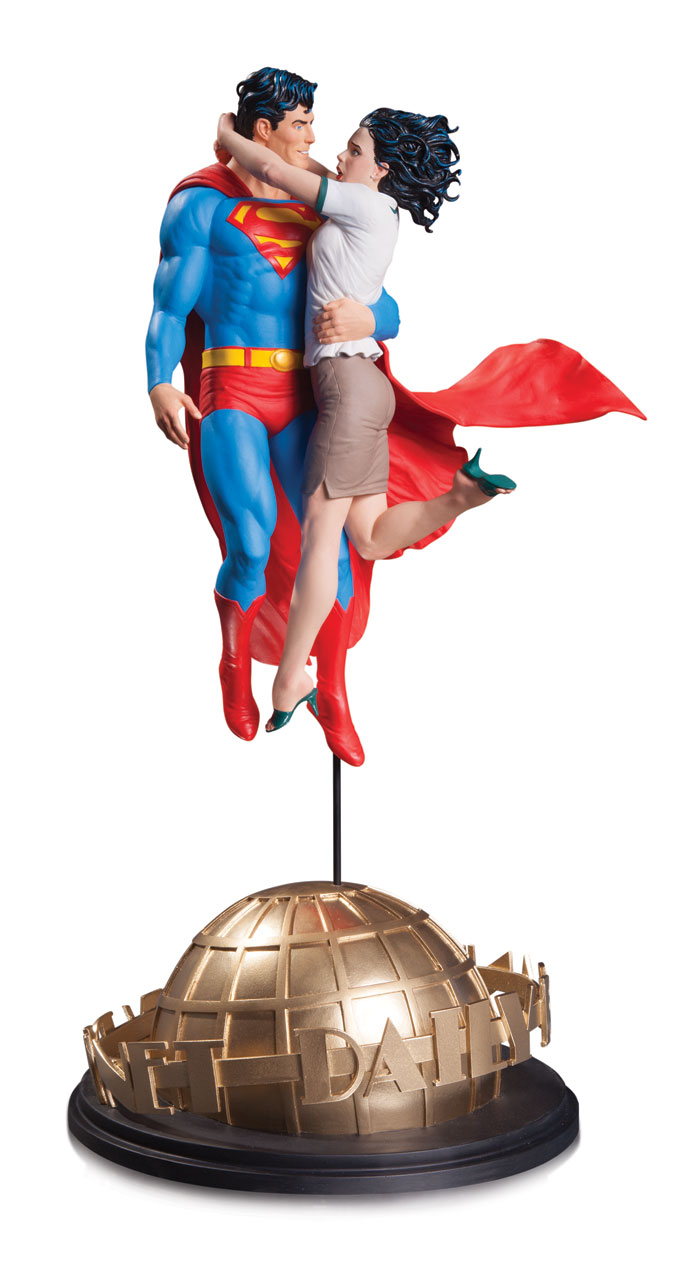 DC DESIGNER SERIES: SUPERMAN AND LOIS LANE BY GARY FRANK STATUE