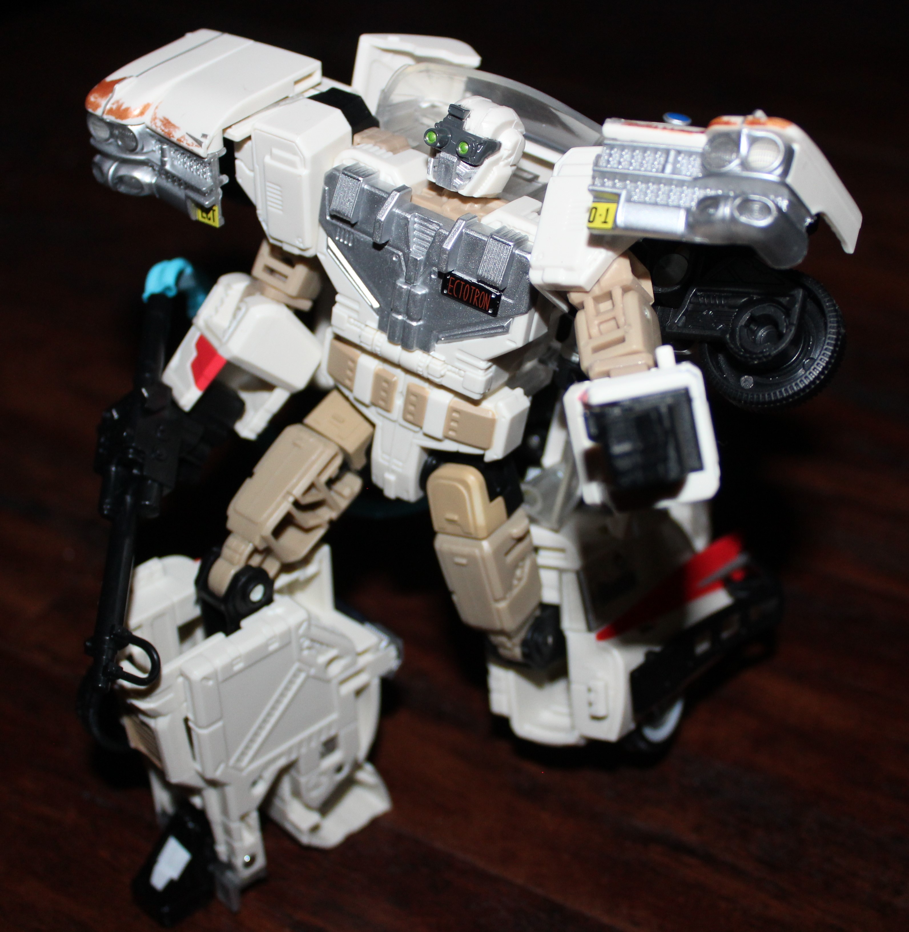 Transformers Collaborative Ectotron: Action Figure Ghostbusters X Transformers, Convertibile In Ecto-1, Con Slimer E Accessori Protonici