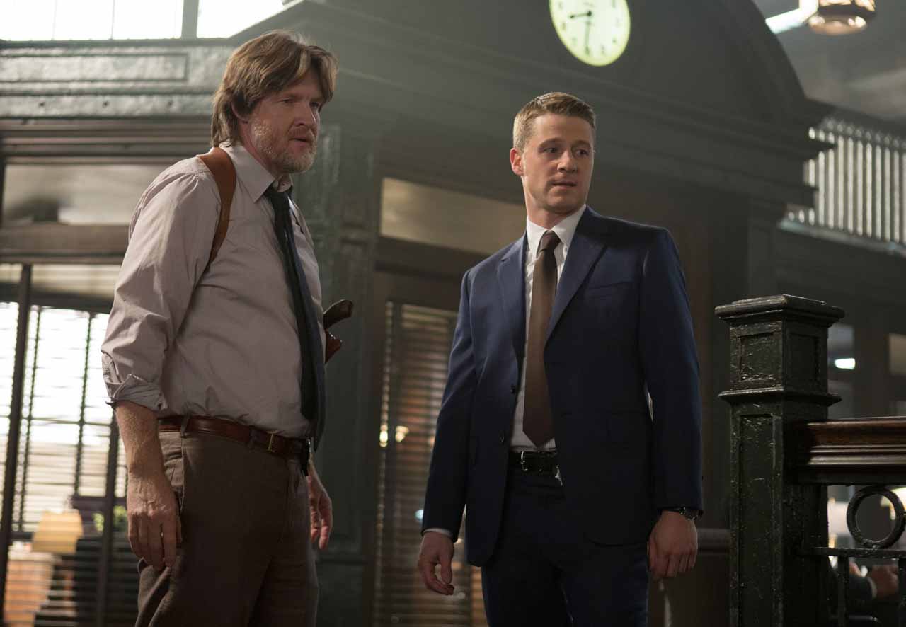 GOTHAM: Detectives James Gordon (Ben McKenzie, R) and Harvey Bullock (Donal Logue, L) address corruption within the GCPD in the "Welcome Back, Jim Gordon" episode of GOTHAM airing Monday, Jan. 26 (8:00-9:00 PM ET/PT) on FOX. Â©2015 Fox Broadcasting Co. Cr: Jessica Miglio/FOX