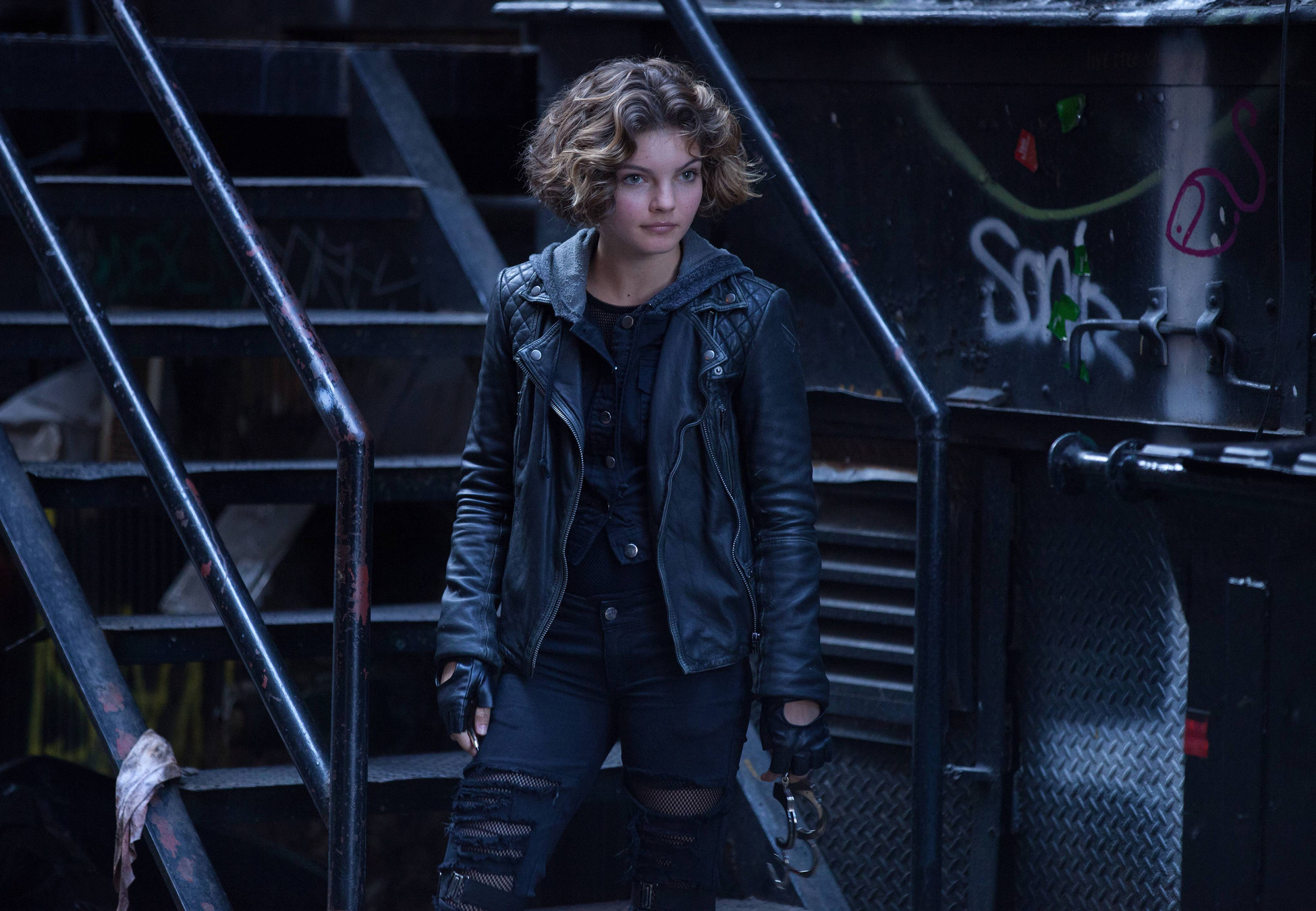 GOTHAM: Selina Kyle (Camren Bicondova) escapes from handcuffs in the "The Balloonman" episode of GOTHAM airing Monday, Oct. 6 (8:00-9:00 PM ET/PT) on FOX. Â©2014 Fox Broadcasting Co. Cr: Jessica Miglio/FOX