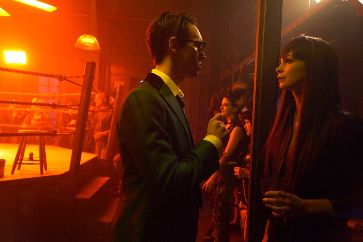 GOTHAM: L-R: Cory Michael Smith and Morena Baccarin in the âA Dark Knight: Hog Day Afternoonâ episode of GOTHAM airing Thursday, Oct. 26 (8:00-9:01 PM ET/PT) on FOX. Â©2017 Fox Broadcasting Co. Cr: FOX.