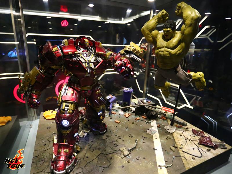 Hot Toys Hulk vs Hulkbuster Avengers: Age of Ultron