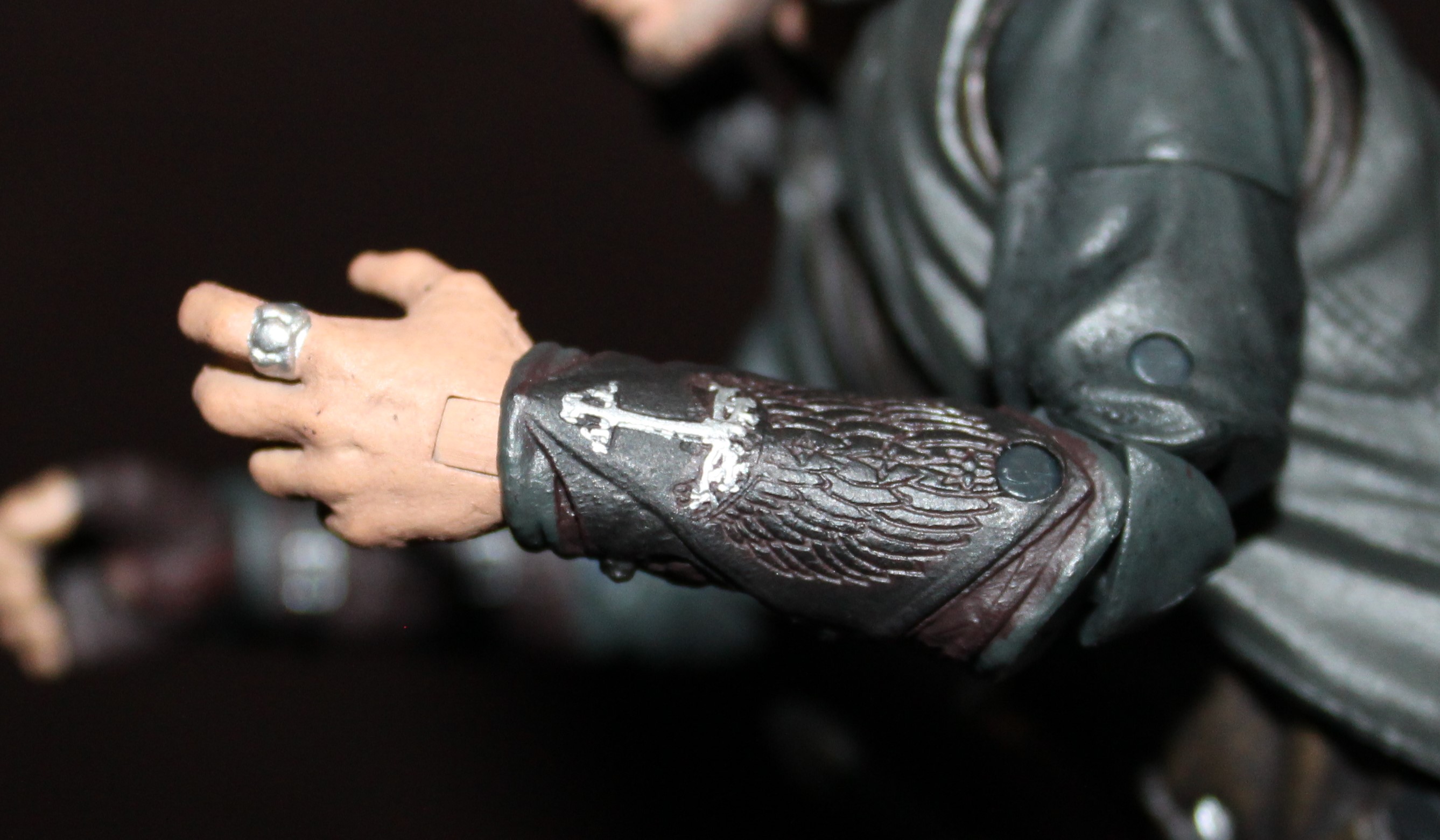 Aragorn forearm detail
