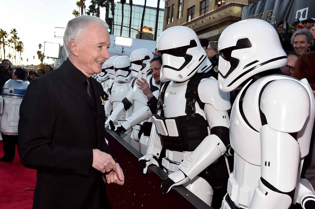 HOLLYWOOD, CA - DECEMBER 14:  Actor Anthony Daniels (L) attends the World Premiere of ?Star Wars: The Force Awakens? at the Dolby, El Capitan, and TCL Theatres on December 14, 2015 in Hollywood, California.  (Photo by Alberto E. Rodriguez/Getty Images for Disney) *** Local Caption *** Anthony Daniels