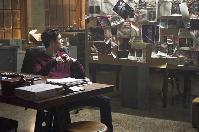 Recap The Flash Episode 9, The Man in the Yellow Suit Comic Book